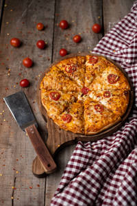 8''Cheese Burst Margherita Pizza