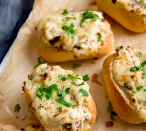 Cheese Mushroom Garlic Bread                                                       