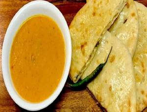 Aloo Naan With Curry
