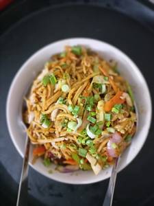 Veg schezwan noodles
