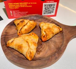 Veg Parcel [Paneer And Cheese Sauce]