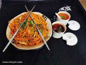 CHICKEN CHILLI GARLIC NOODLES