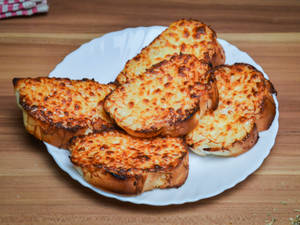 Cheese garlic bread                                                                 