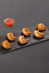 Fried Chicken Classic Momos with Momo Chutney - 6 Pcs