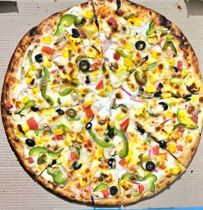 Veggie Deluxe Pizza 