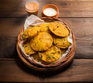 Methi Poori With Sabzi