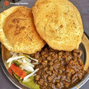 Chole Bhature With Gulab Jamun (1 Pc)