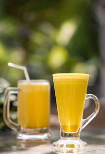 Chilled Vegan Turmeric Coco Latte