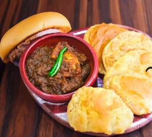 Luchi (6pc)With Chicken Kasha(2pc)