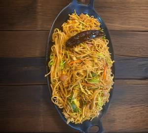 Veg chilli garlic noodles