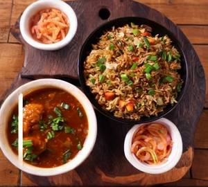 Schezwan Fried Rice(750ml)With Chicken Curry [2 Piece]