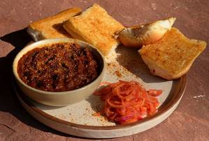 Bombaiya Keema Pao