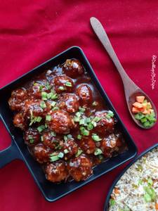 Veg Manchurian Gravy (8 Pieces)