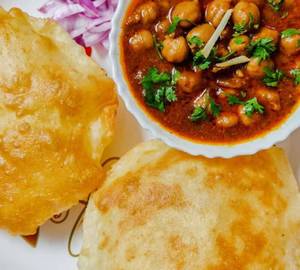Chhola bhatura
