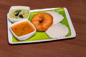Idly (2 Pcs) Vada (1 Pc)