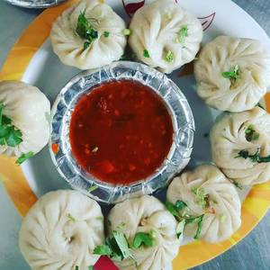 Veg Momos (8 Pc)