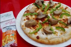 Mushroom capsicum pizza