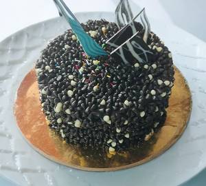 Premium Choco Chips Cake