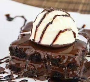 Chocolate Fudge Brownie With Vanilla Icecream