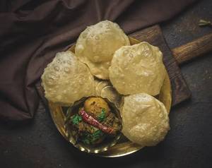 Luchi (4 Pcs) And Aloo Dum In 250 ML Combo