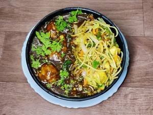 Chicken Noodles With Chicken Manchurian Gravy