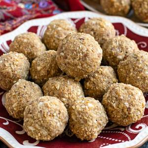 Gond Laddu 