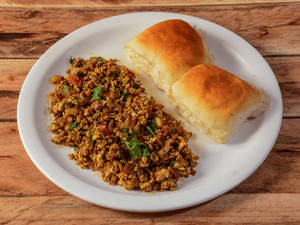 Egg Bhurji With Fresh Pav