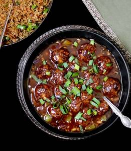 Veg Manchurian (8 Pcs)