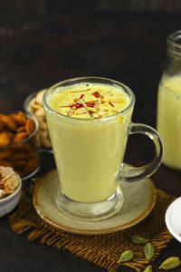 Hot badam milk [500 ml]