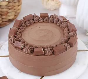 Kit Kat Crunch Cream Cake- Half Kg            