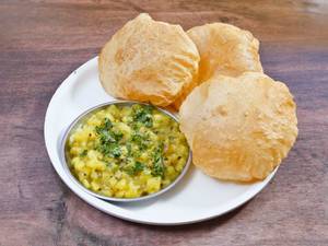 Sukhi Bhaji Puri                           