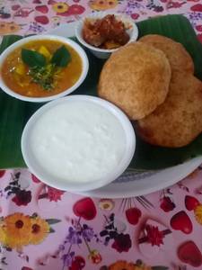 4 Poori  + Sabji (curry) + Aachar + Salad 