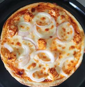 Tandoori Paneer Onion Pizza