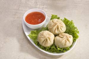 Steamed chicken cheese momos [8pcs]                                         