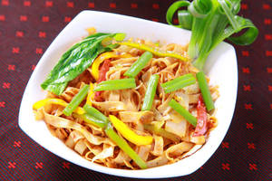 Veg Kway Teow [Malaysian Noodles]