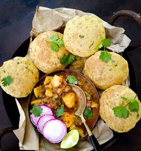 Bedmi Puri Aloo Sabji (4 Puries)