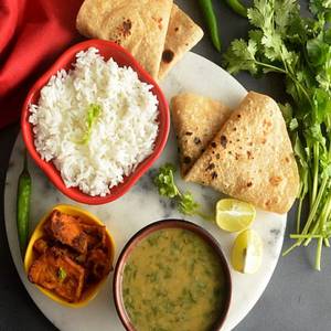 Dal Palak + 5 Roti + Salad
