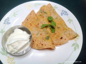 Gobi Tawa Paratha with Curd