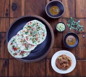 Butter Onion Uttapam