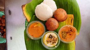 Idli [2pieces] with Mysore Bonda [2pieces]