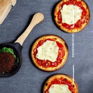 Caprese Tomato Cheese Pie Pizza
