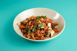 Sen Yai Phad Kheemao Chicken.