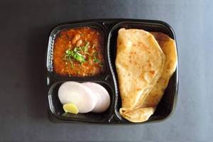 Rajma Masala+ 4 Tava Roti/ 2 Tava Paratha 