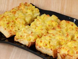 Mac N Cheese Garlic Toast Sandwich