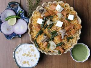 Veg Biryani With Raita