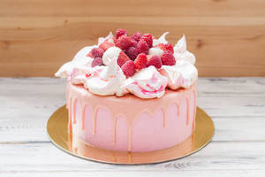 Strawberry Eggless Cake