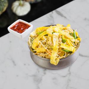 Egg hakka noodles