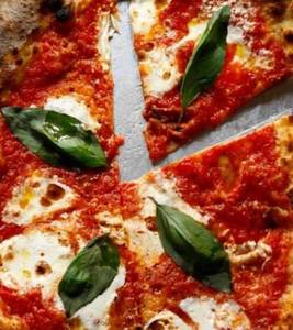 Chilly Garlic Margherita Pizza