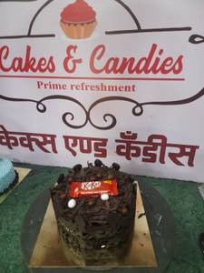 Kit Kat Chocolate Cake (500 Gms)