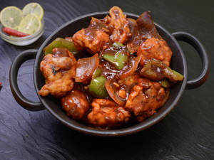 Mix noodles with chilli chicken gravy